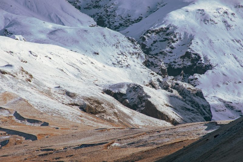 Versant de montagne enneigé — risque avalanche en zone de montagne (ERP France)