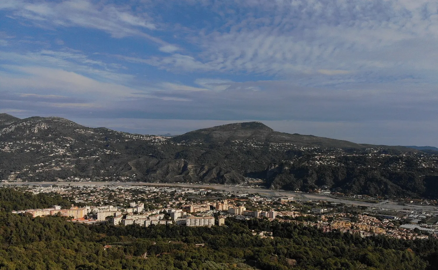 Vue de Carros (Alpes-Maritimes) - état des risques et pollutions (ERP)