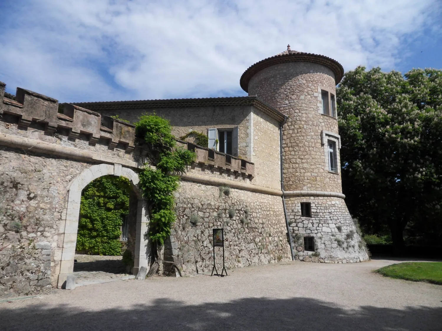 Vue de Mouans-Sartoux (Alpes-Maritimes) - état des risques et pollutions (ERP)