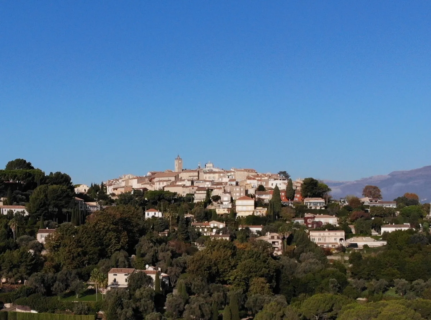 Vue de Mougins (Alpes-Maritimes) - état des risques et pollutions (ERP)