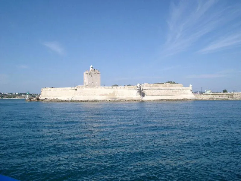 Vue de Port-de-Bouc (Bouches-du-Rhône) - état des risques et pollutions (ERP)