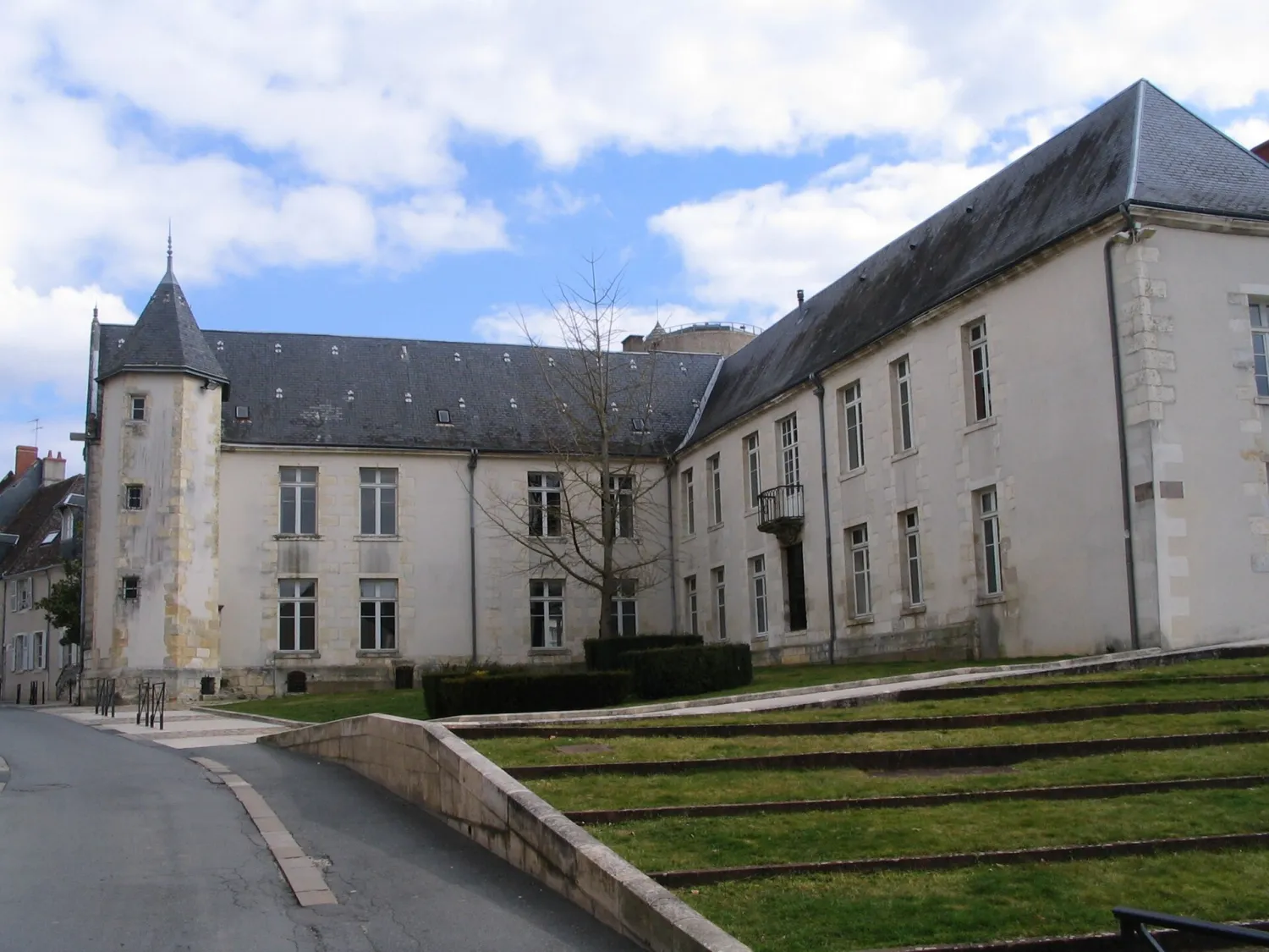 Vue de Issoudun (Indre) - état des risques et pollutions (ERP)
