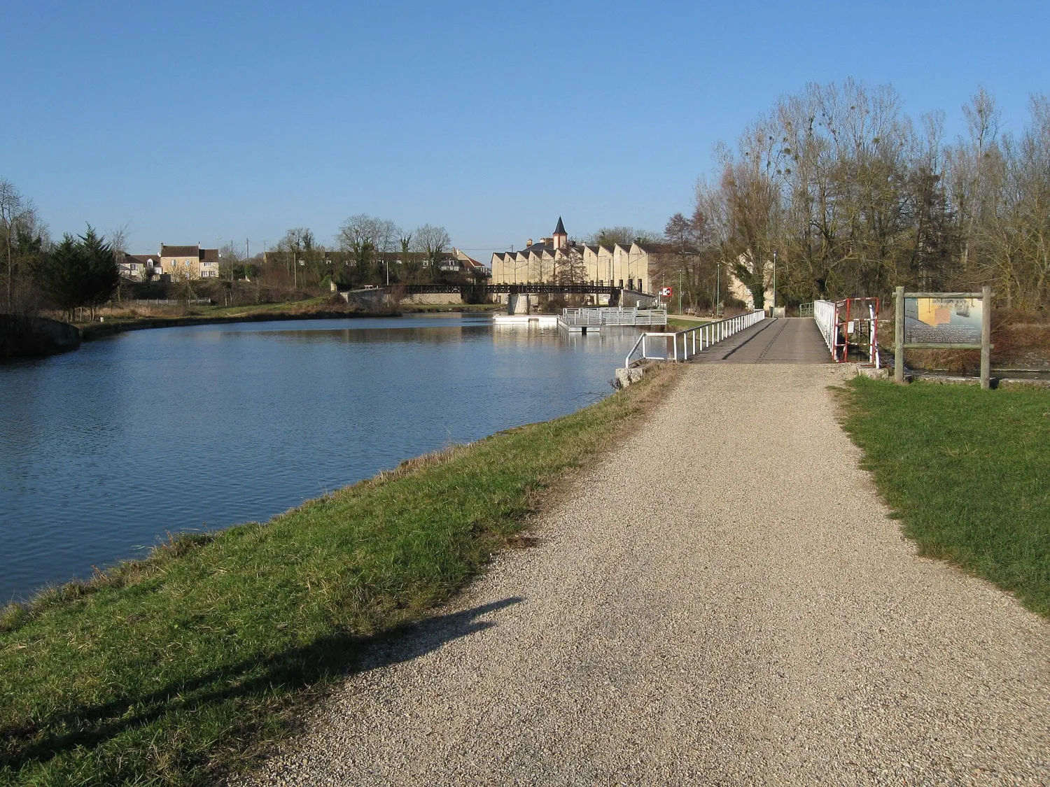 Vue de Châlette-sur-Loing (Loiret) - état des risques et pollutions (ERP)