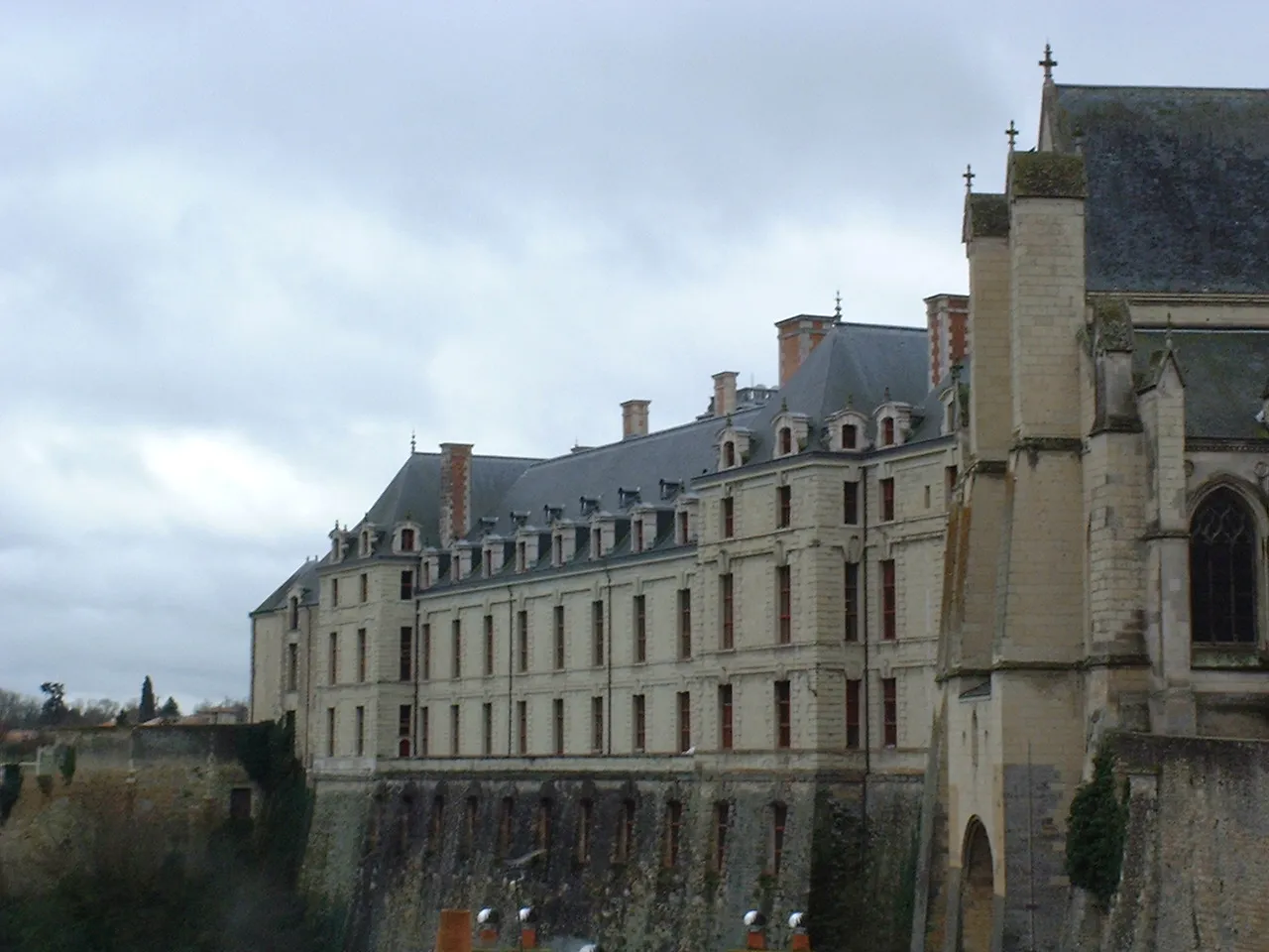 Vue de Thouars (Deux-Sèvres) - état des risques et pollutions (ERP)