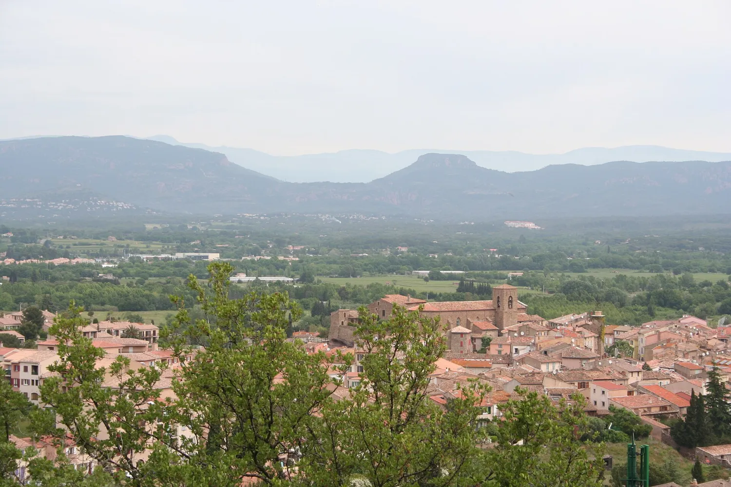 Vue de Roquebrune-sur-Argens (Var) - état des risques et pollutions (ERP)