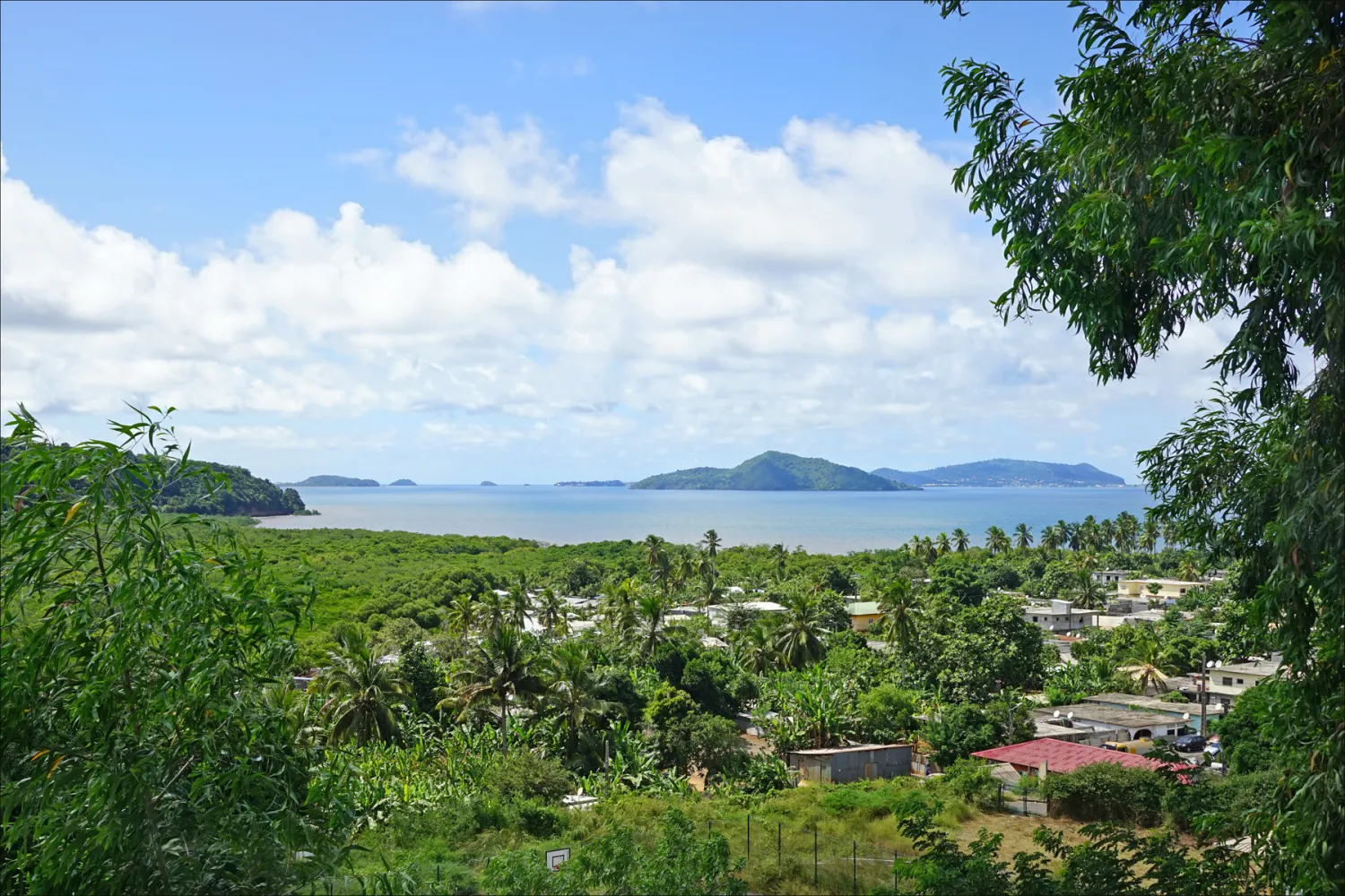 Vue de Dembeni (Mayotte) - état des risques et pollutions (ERP)